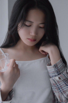娇妻色情按摩H